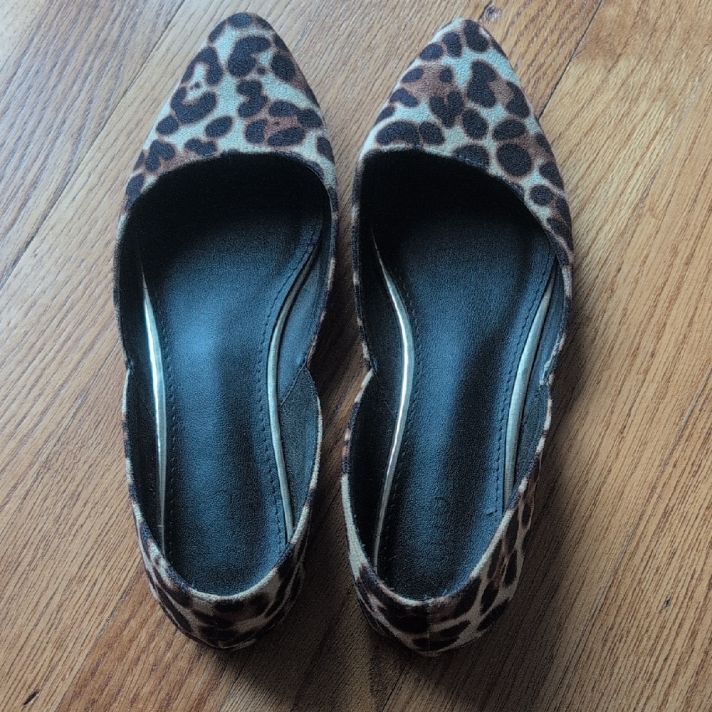Ollio Leopard Print Pointed-Toe Flats in Brown and Black